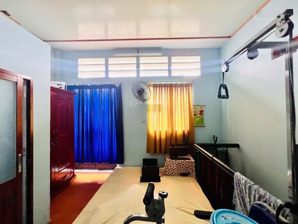 Nhà nát (4.4 x 18m) nở hậu 4.8m, hẻm trước nhà 10m ô tô vào nhà đường Nguyễn Kiệm, Gò Vấp