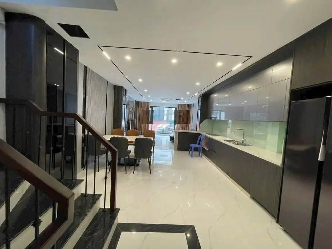 Siêu phẩm ngọc thụy,65m, 4 ngủ,thang máy ,,gara 2 ô tô,nội thất sang sịn,chỉ 17.5 tỷ