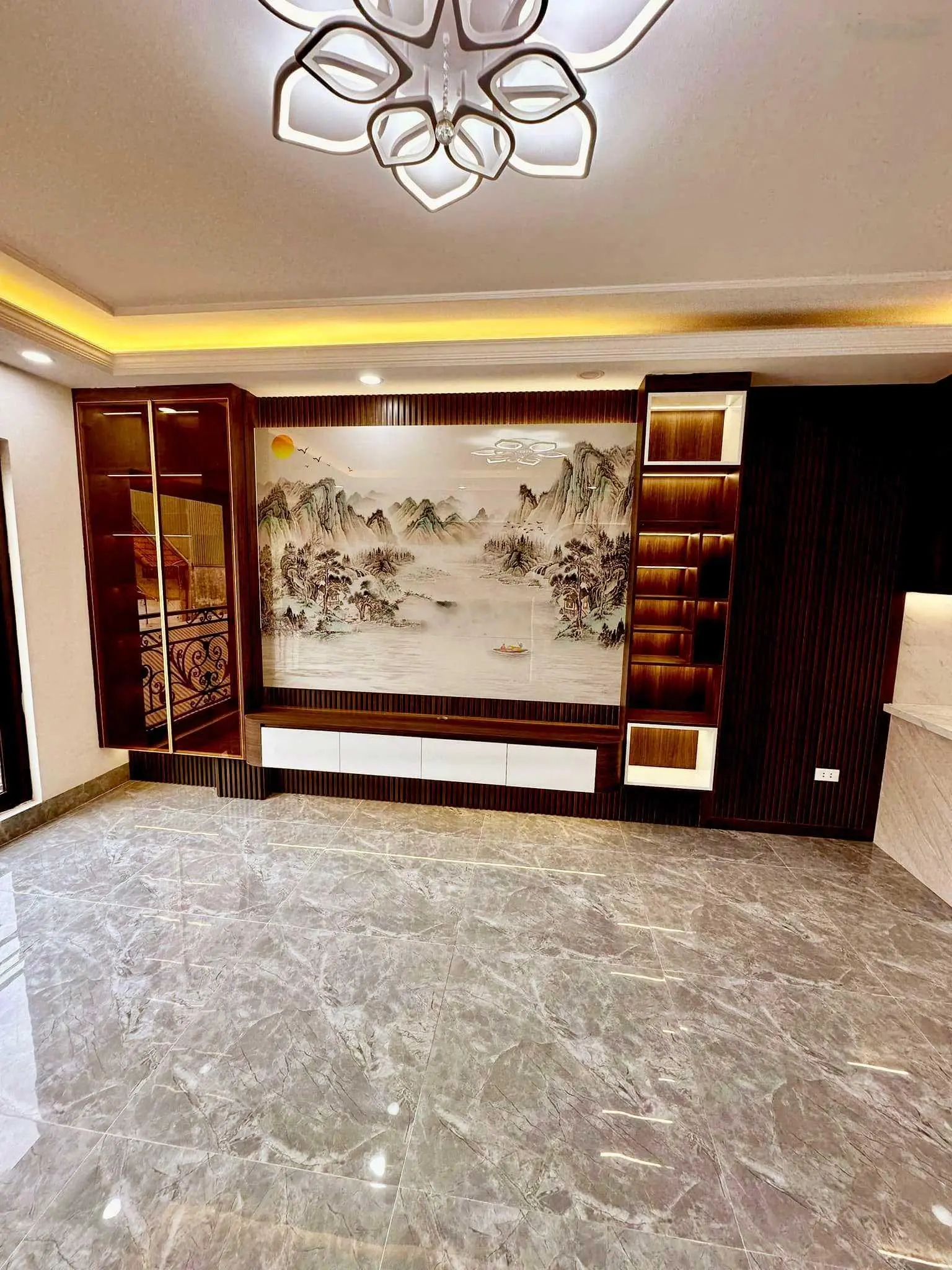 Bán nhà Khương Đình - Thanh Xuân - 80m ra mặt phố - giáp Ngã Tư Sở - 42mx 6 tầng thang máy