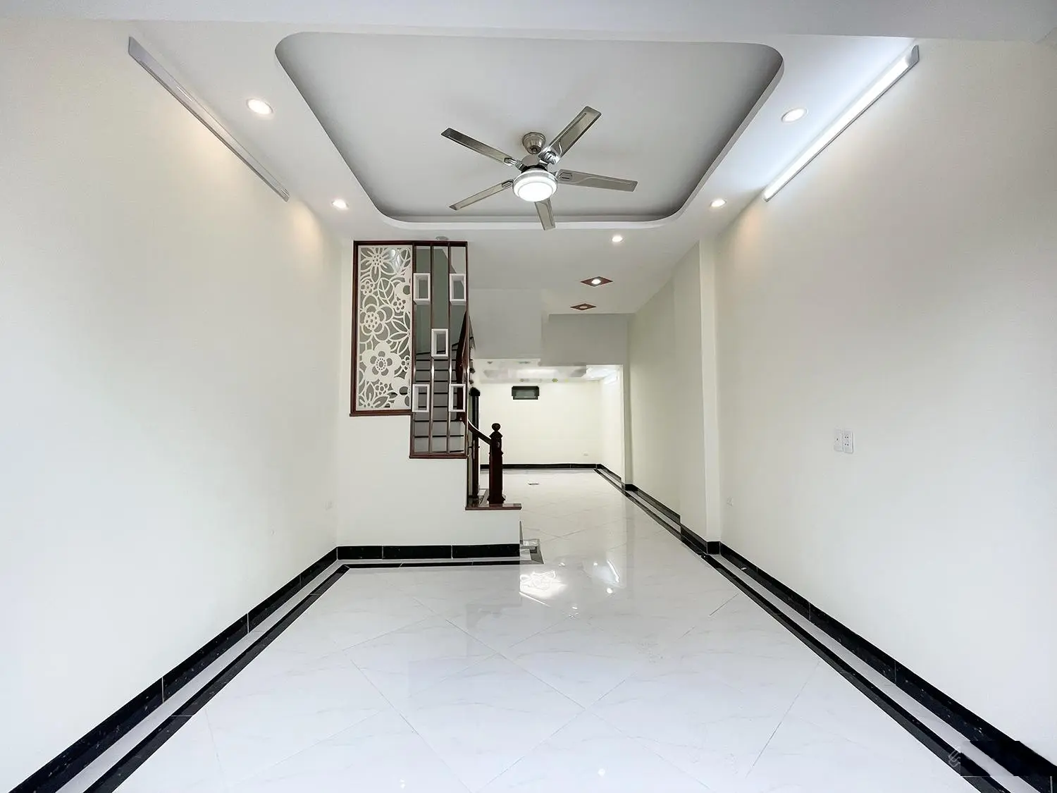 Bán gấp nhà 4 tầng, đồng nhân, đông la, oto đỗ cửa. full đồ lh 0941 911 ***