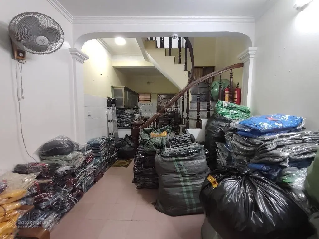 Bán nhà Chùa Láng, Đống Đa - mặt ngõ - kinh doanh - dòng tiền ổn định - DT 32m2 4 tầng giá 8.4 tỷ