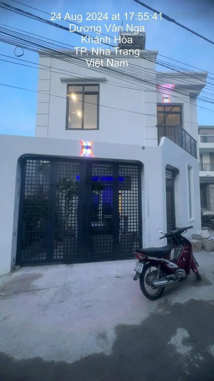 Cần bán nhà căn góc đường Dương Vân Nga - Vĩnh Hải - DT 53,5m2 - Nhà mới xây, full nội thất.