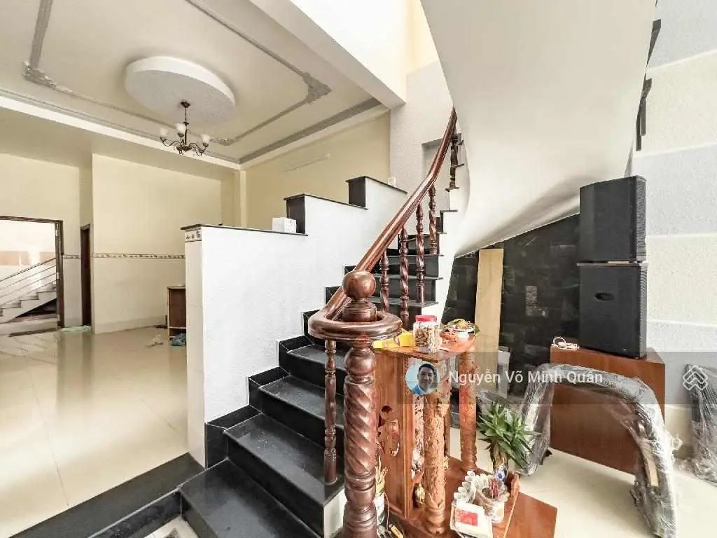 Biệt thự mặt tiền thị trấn Hóc Môn. Ngay chợ Hóc Môn. DT 11mx35m. 385m2. 3 tầng. Nhỉnh 12tỷ TL