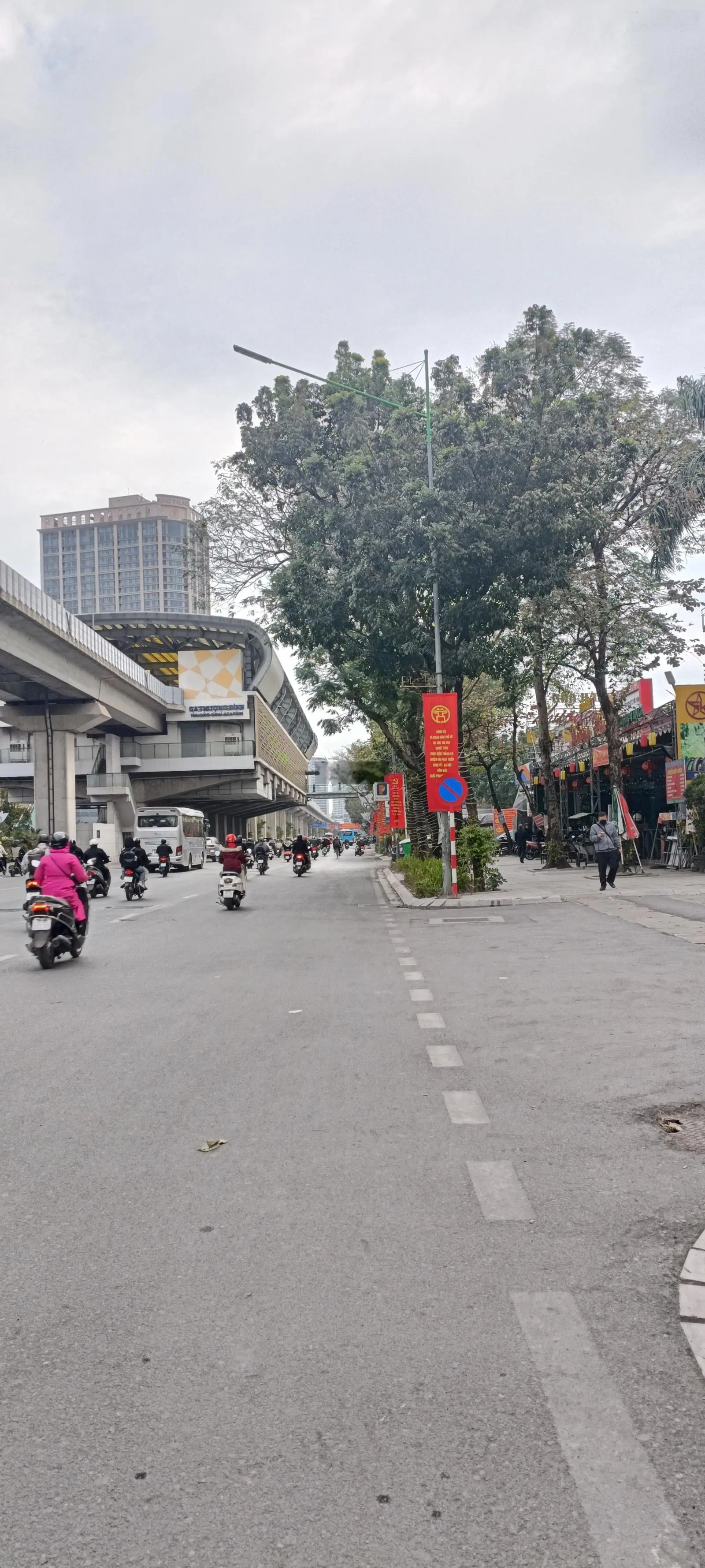 Bán nhà hàng xóm Royal City, Nguyễn Trãi Thanh Xuân. DT 37,5m2 x 5 tầng. Giá 5.65 tỷ. 2 mặt thoáng