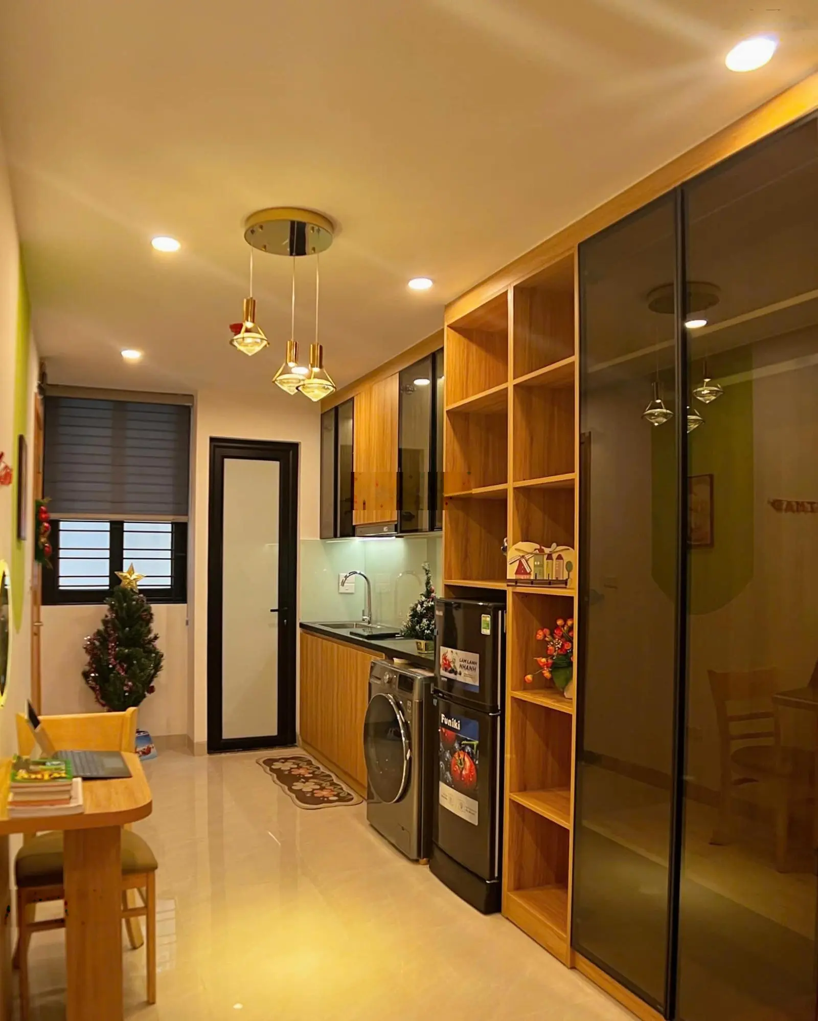 Bán tòa CHDV cao cấp - phố Tây Hồ - 96m2 x 8T - MT 10m - lô góc - 10m ra phố