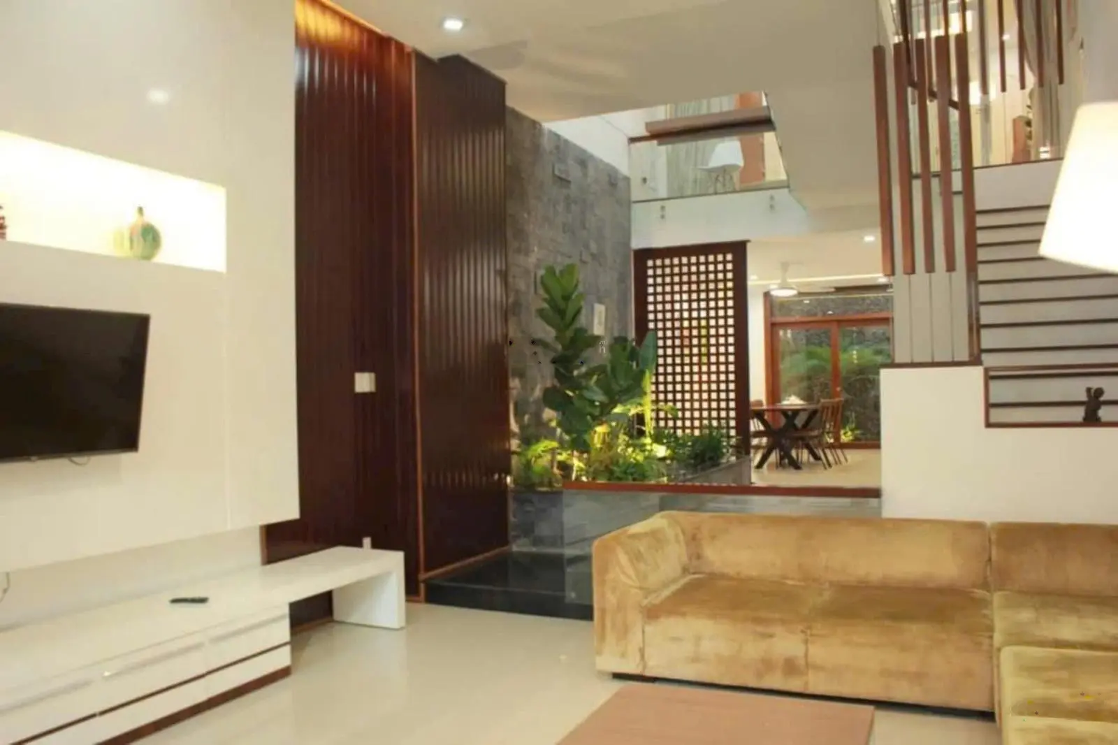Bán nhà MT MAI THÚC LÂN đường 15m ngay khu Phố An Thượng đang cho thuê 25tr/1th