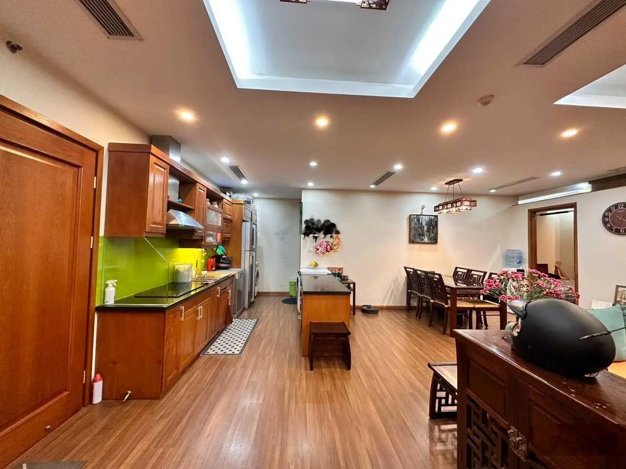 Bán gấp ! 170m2, 4pn, giá chỉ 12 tỷ. cửa đông nam, nt cao cấp, vị trí thuận lợi. lh: 0343,202.831