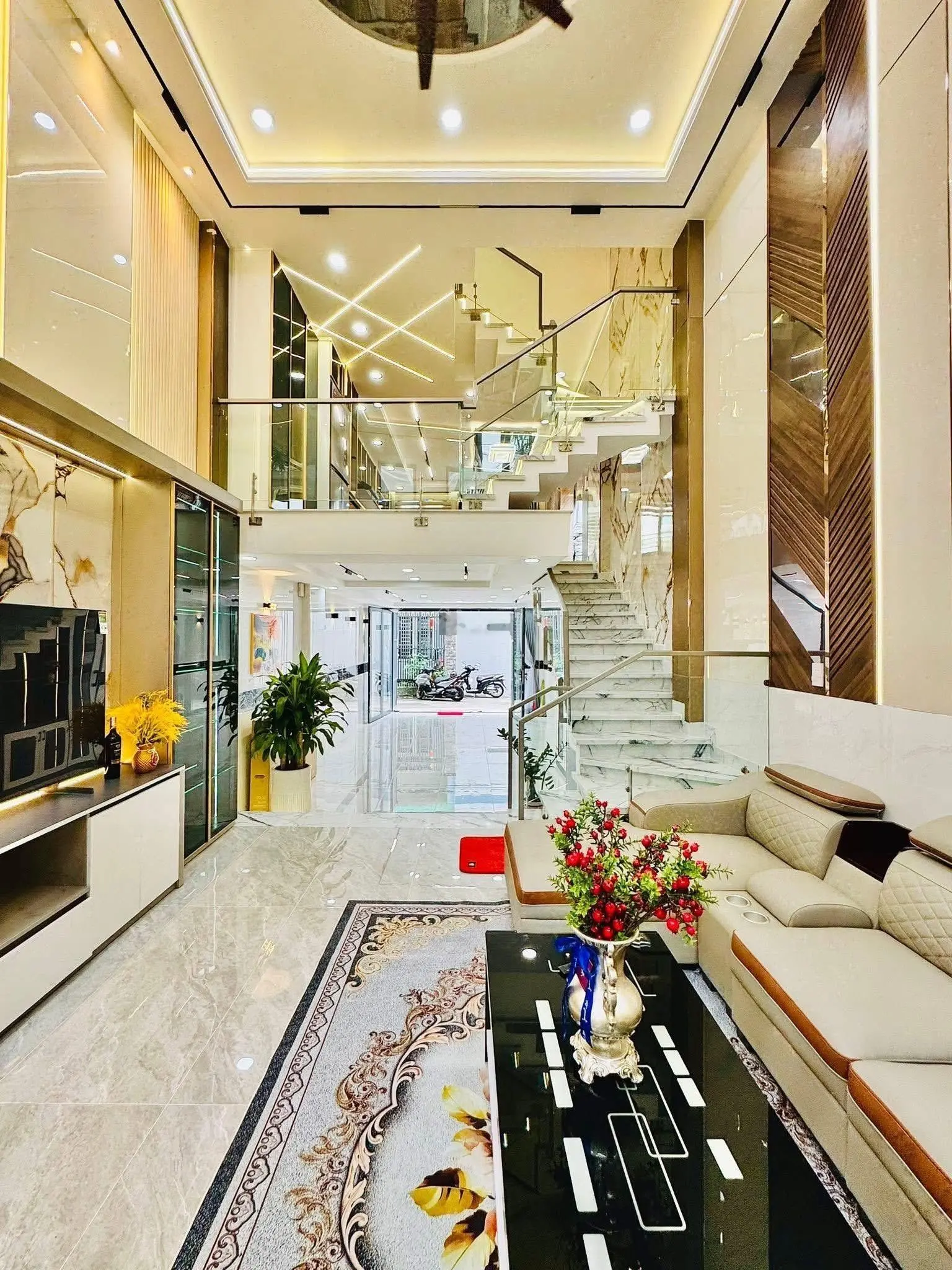 Bán nhà 67m2 - 6,1 tỷ, tiện xây mới để ở hoặc cho thuê, ngay Khánh Hội, Quận 4, sổ hồng riêng
