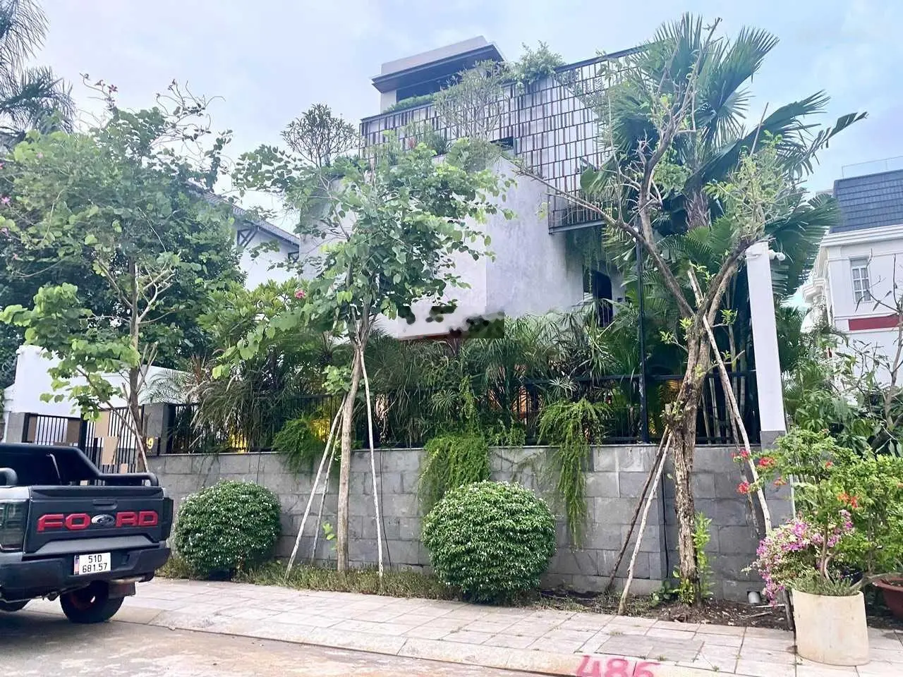 Bán biệt thự vip sân vườn Compound Trần Não P. Bình An Quận 2 diện tích 12x20 trệt 2 lầu sân thượng