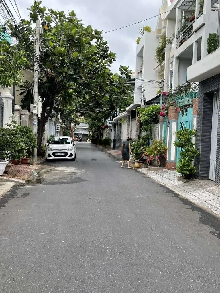 Bán nhà C4 hẻm vỉa hè Nguyễn Tri Phương, phường 7