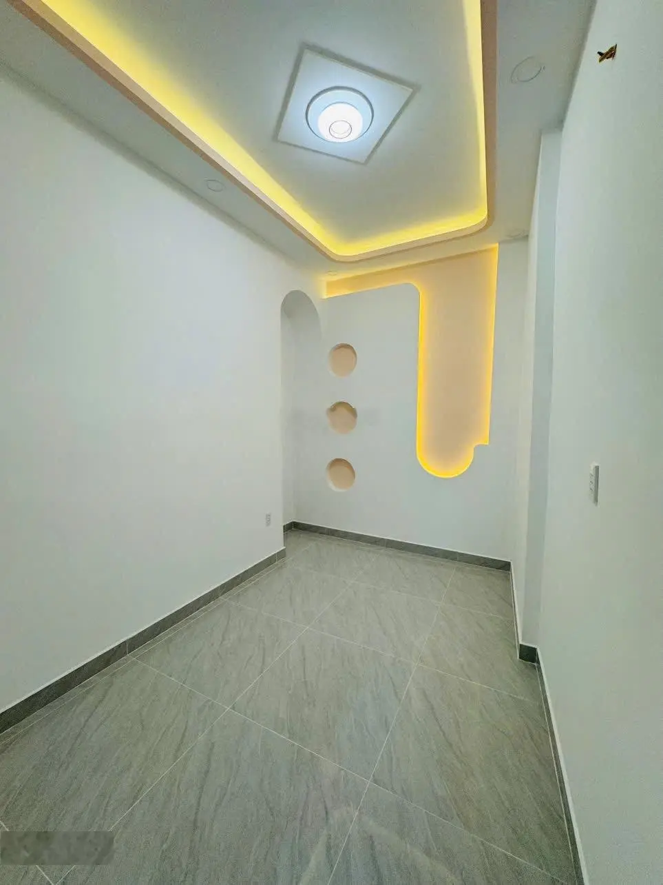 - BÁN NHÀ Q4 KHU DÂN CƯ HIỆN HỮU KHÔNG LO GIẢI TOẢ nNguyễn Thần Hiến, Phường 18, Quận 4, TPHCM.