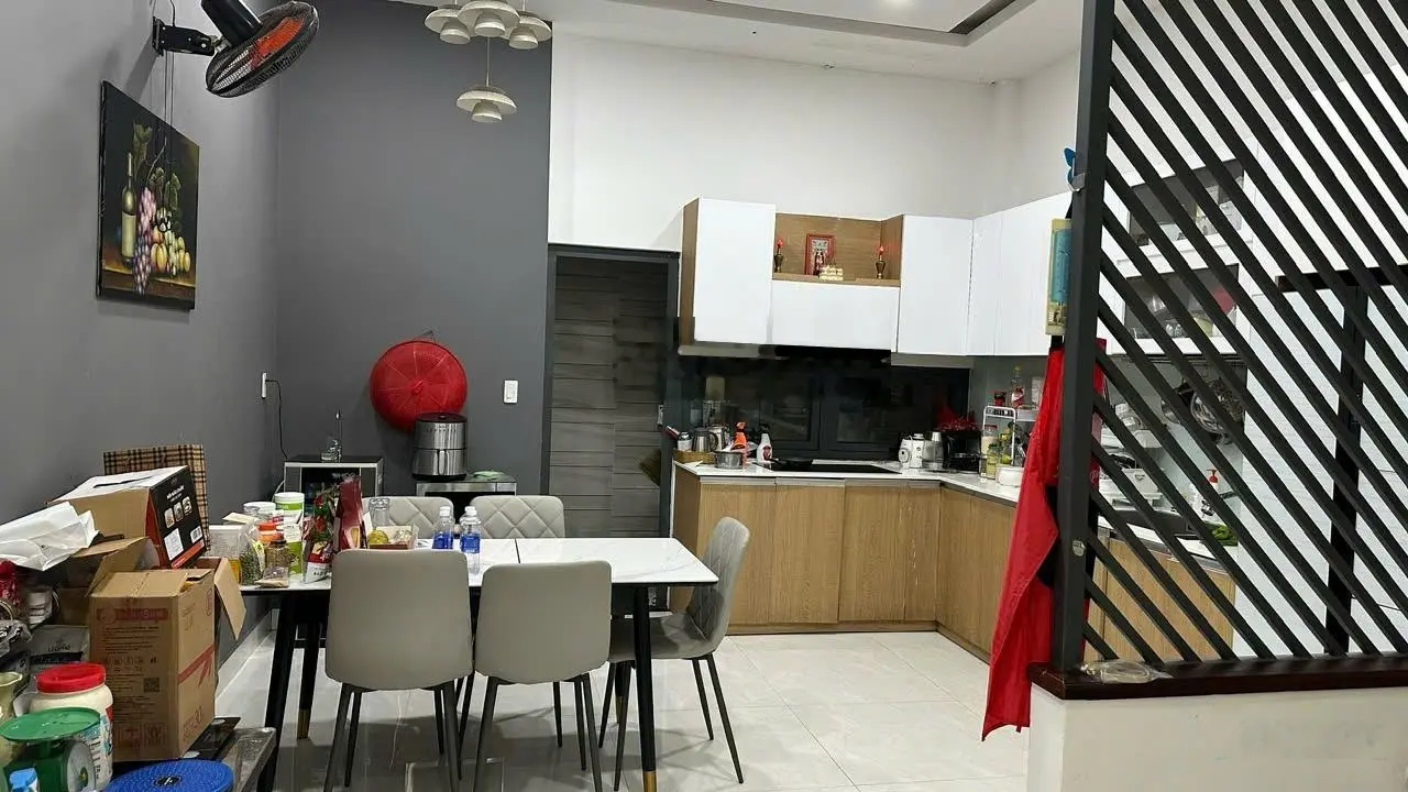 Nhà 3 tầng cần bán nhanh- TT TP Đà Nẵng- Lý Tự Trọng, ngay góc Đống Đa- Nhà mới vào ở ngay- DT 70m2