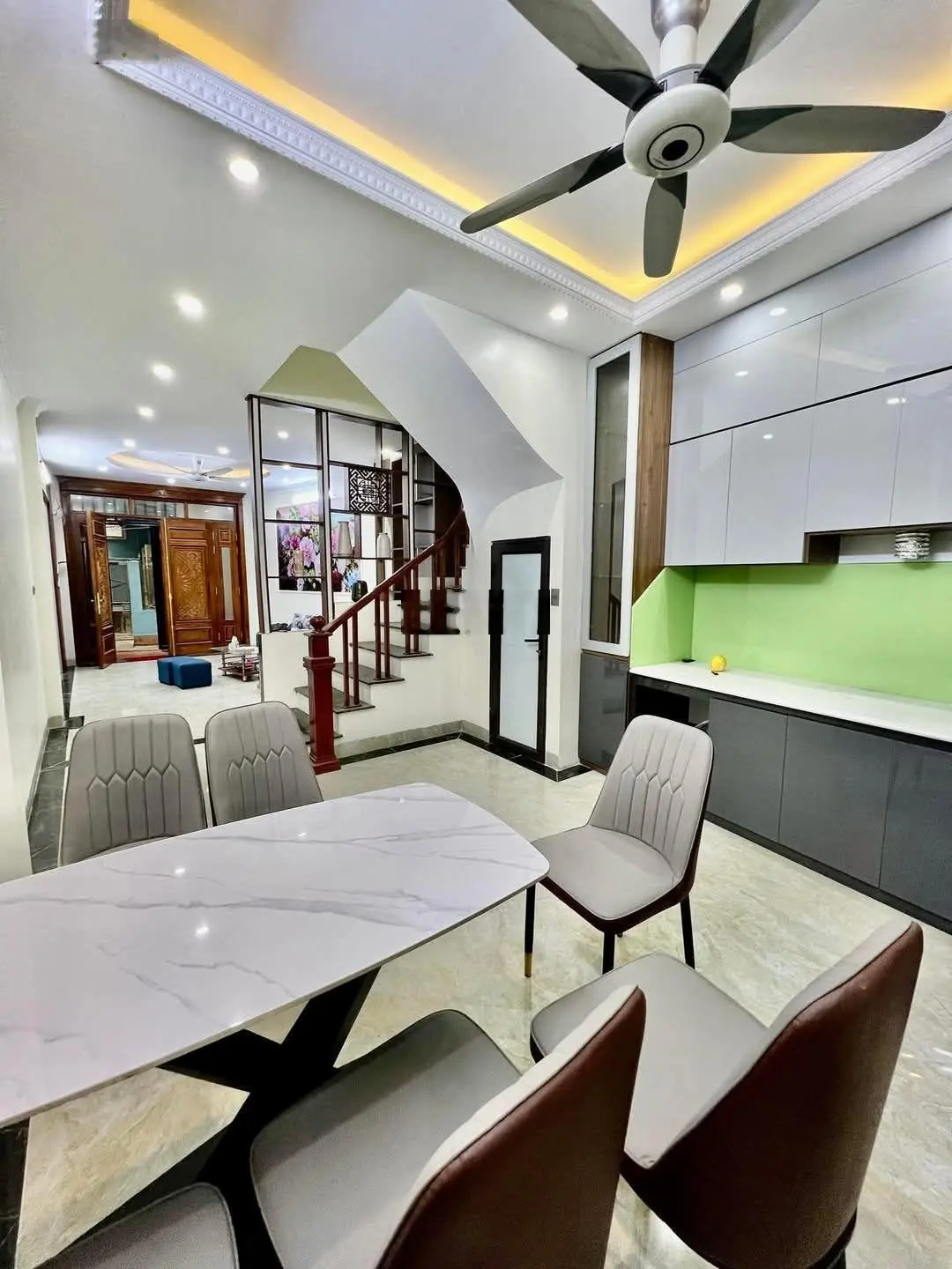 Bán nhà phố Nguyễn An Ninh, phân lô 49m2 * 5 tầng * 6PN * 8,6 tỷ. Ba gác đỗ cửa, 2 thoáng, gần phố