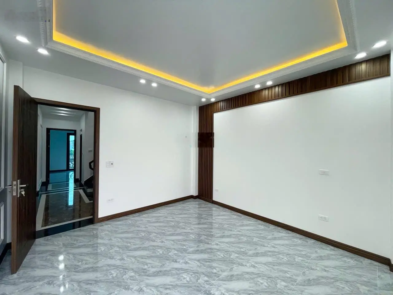 Bán nhà riêng khu Cát Bi 90m2 thang máy 4 tầng oto thoải mái