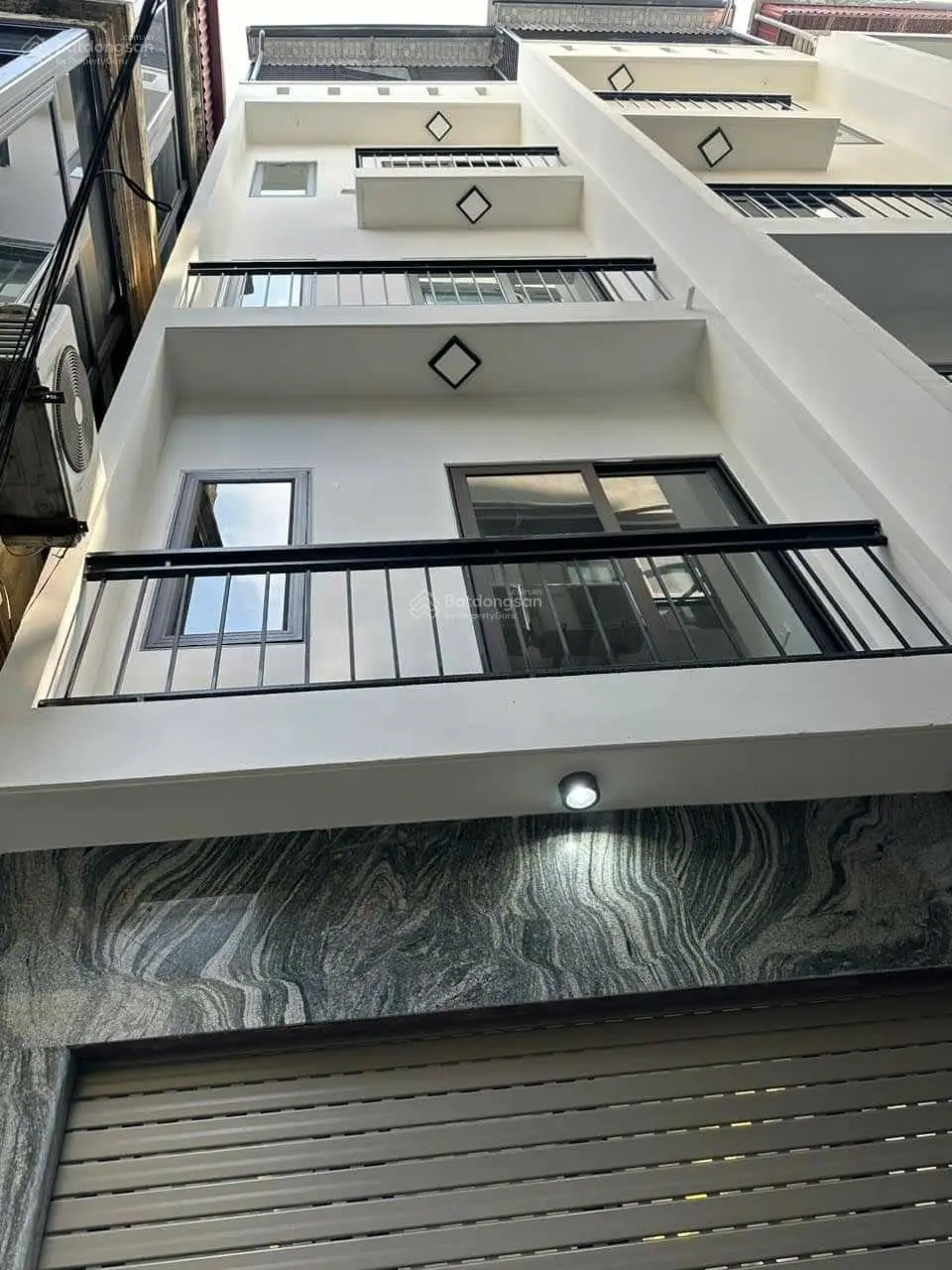 Bán nhà Thạch Bàn dân xây 50m2x 4 tầng. Ngõ ô tô đỗ cửa, 20m ra đường ô tô tránh, khu trung tâm