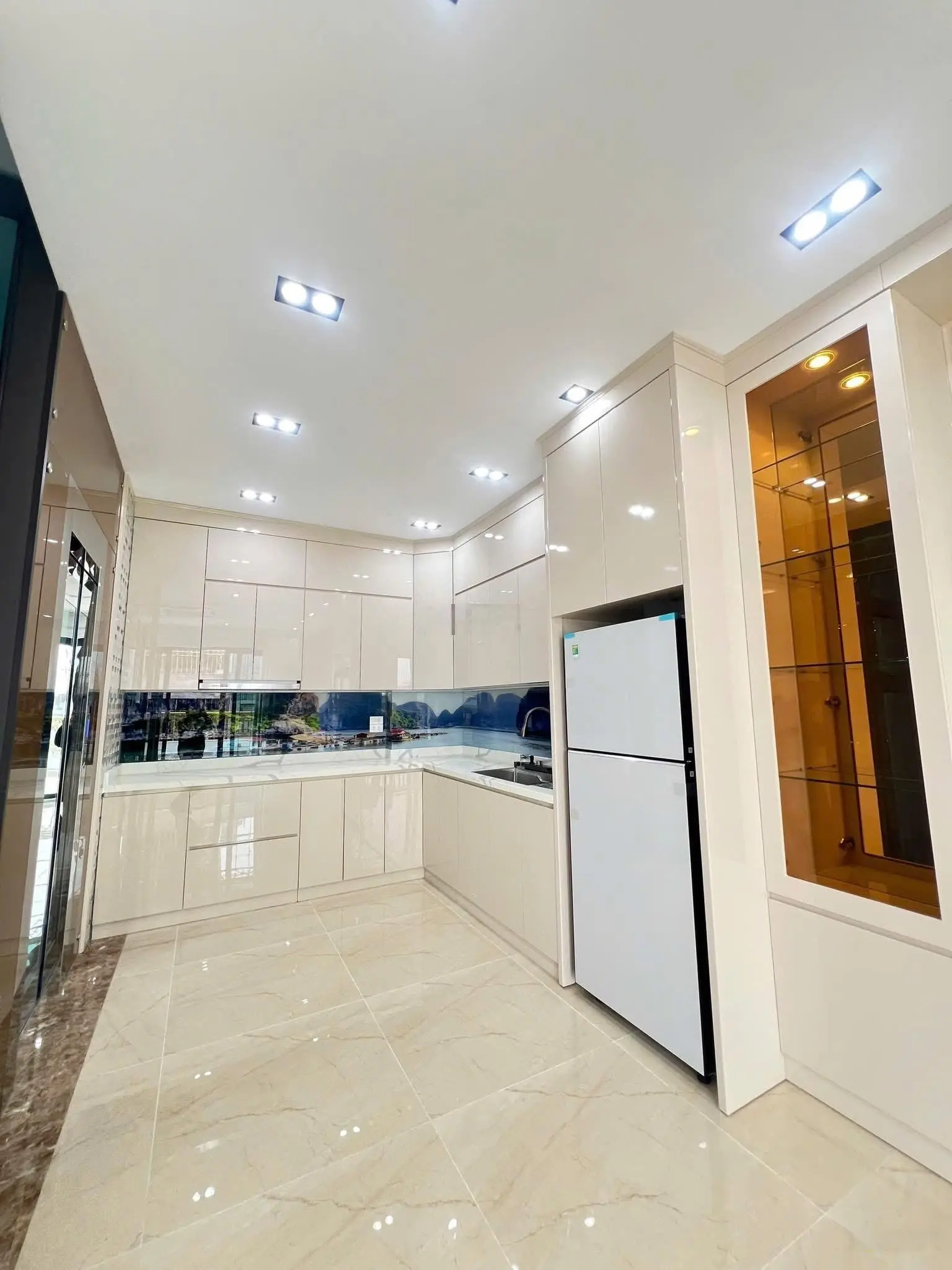 Bán nhà mặt phố cầu giấy 60m2 tầng thang máy ô tô tránh kinh doanh mặt tiền rộng sổ vuông