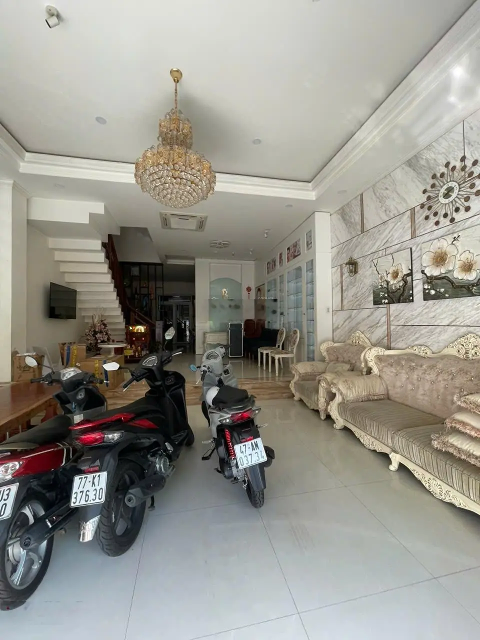 Nhà 3 tầng đường Hoàng Cầm khu đô thị Vĩnh Điềm Trung, dt 102m2, ngang 6m, giá 10 tỷ 800