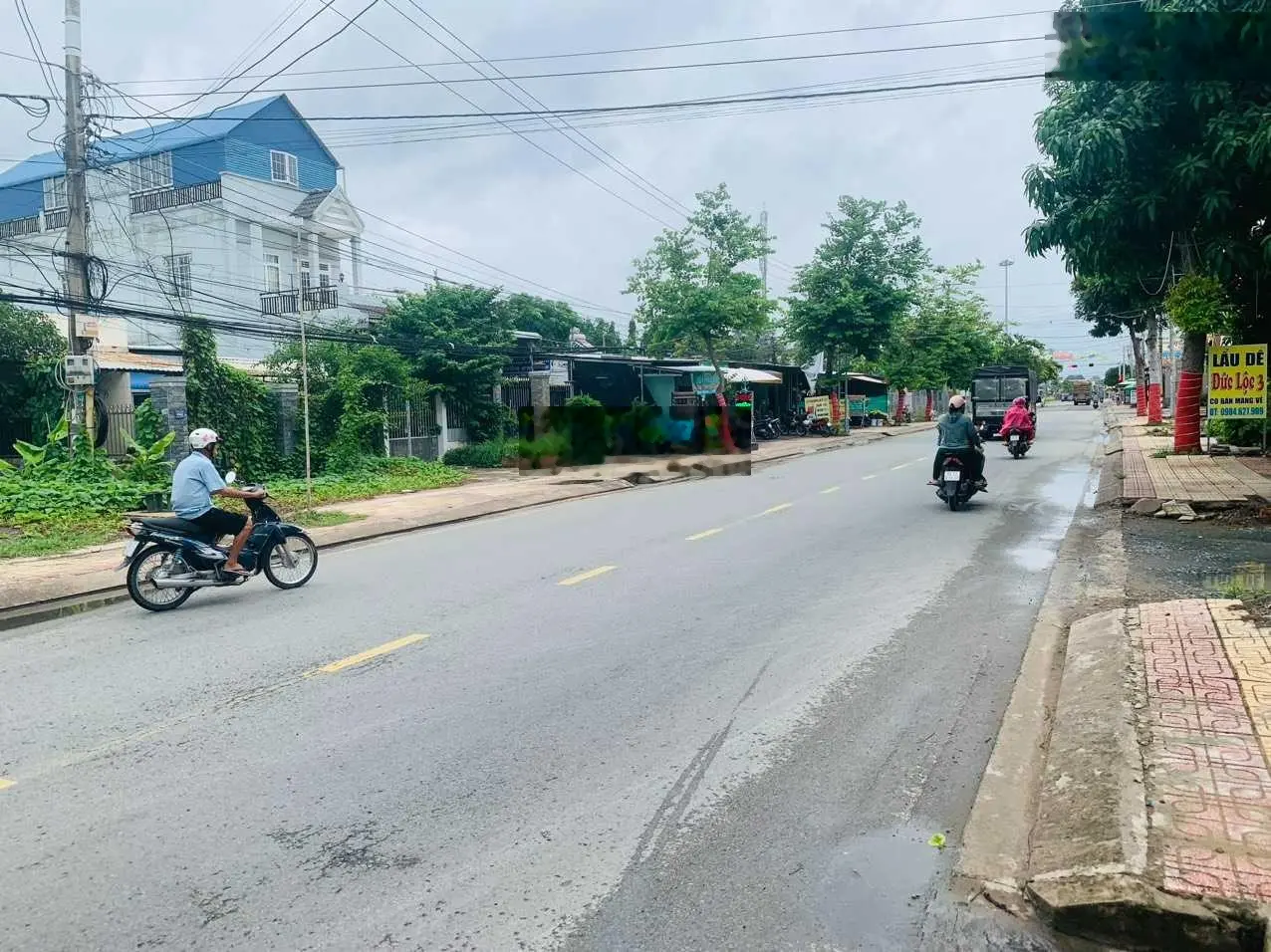Bán nhà MT QL50 Trung tâm Cần Giuộc , 1 trệt 1 lầu, 5PN , 4 WC , Cách SG chỉ 13km