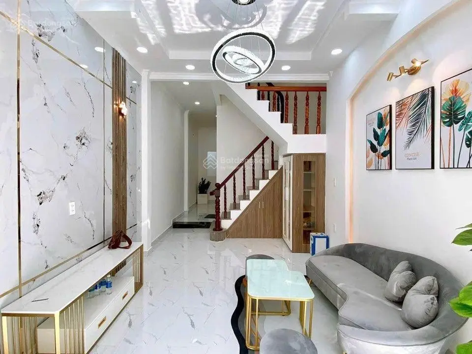 Cần bán gấp nhà Quận 12 giáp Gò Vấp, hẻm ô tô quay đầu, giá 2,6 tỷ (2 lầu + 3PN, nhà mới)