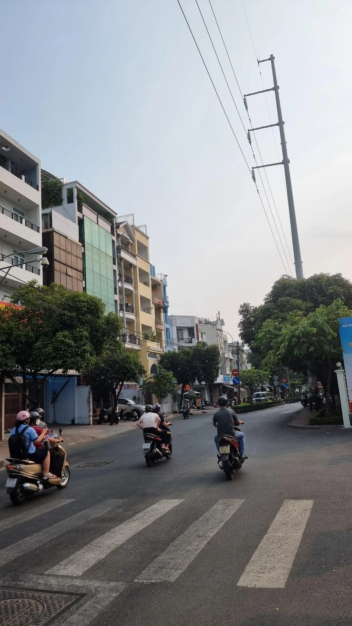 Chỉ 20.5 tỷ - MTKD ngang 5,2m, khu VIP Q.11, ngay UBND, Cục thuế Q.11 - (5,25*32m) 3 tầng