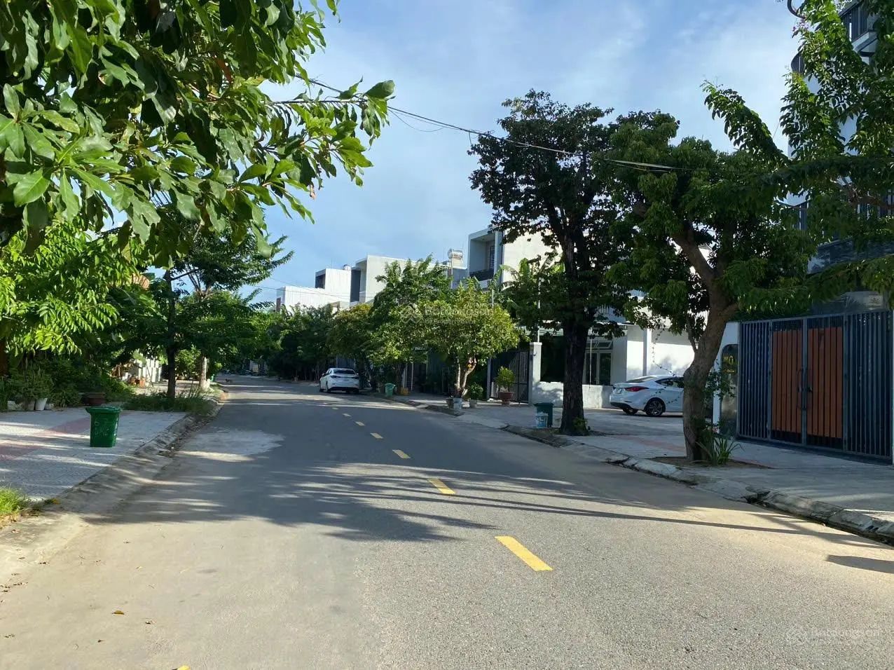 Bán cặp đất đường bùi công trừng - 200 m2 - tây nam - hoà xuân .