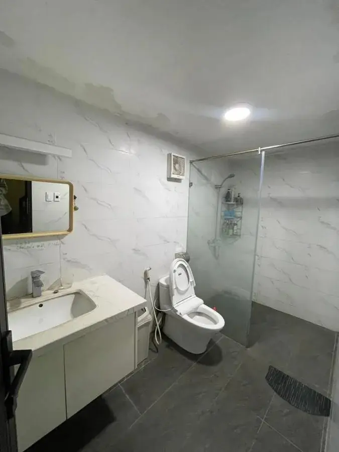 Bán gấp nhà phố Kim Mã - ô tô vào tận nhà. DT 49m2*5 tầng, chỉ hơn 8 tỷ
