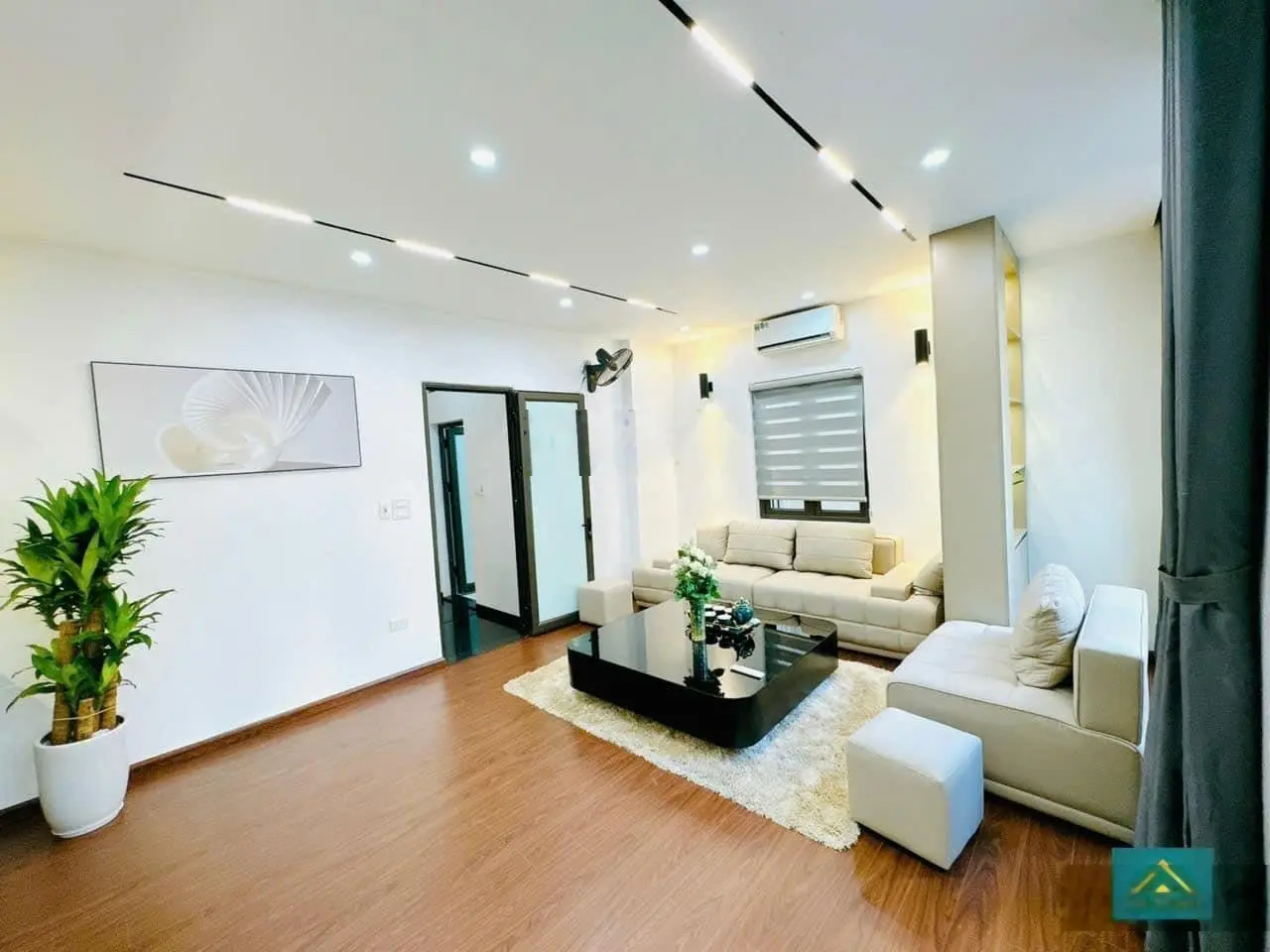 Hot, Nhà TÔN ĐỨC THẮNG- ĐỐNG ĐA- HÀ NỘI, DT: 40m2 x 4 Tầng / MT: 5m - Giá : 11,8 Tỷ