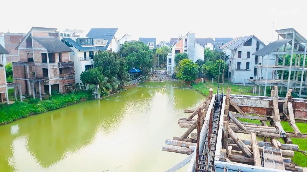 Qũy căn biệt thự Ngôi Nhà Mới cần bán giá cực rẻ: 200m2, 250m2, 300m2, 500m2. Liên hệ: 0962 204 ***