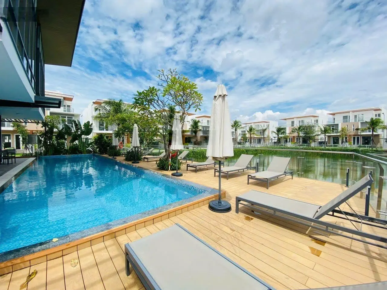 Khu Dân Cư Phú Hữu 90m2 chỉ nhỉnh 5 tỷ - Đã có sổ - NH hỗ trợ trong 25 năm - xem nhà: 0938 030 ***