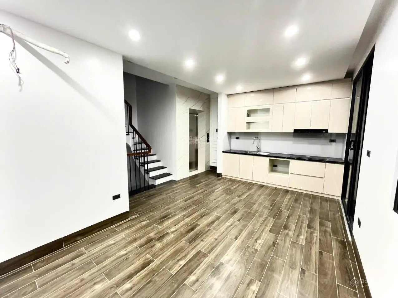 Bán nhà văn cao - liễu giai - ngõ thông - 20m ra phô 54m x 6 tầng giá 13.8 tỷ