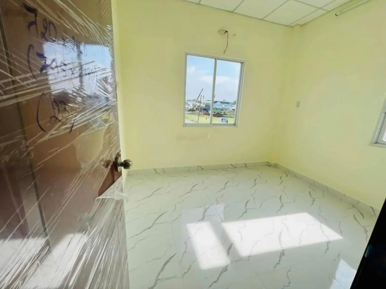 Bán nhà gần chợ Bình Chánh DT: (4x20m)