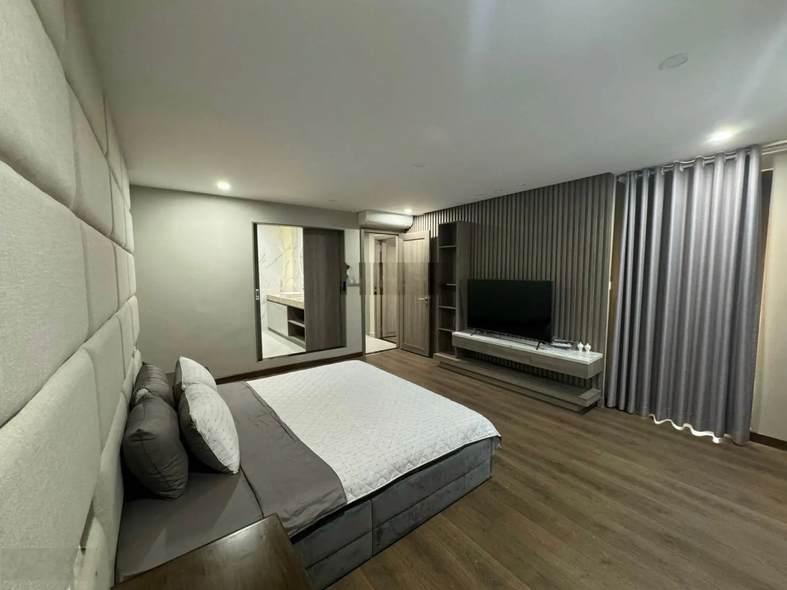 Bán căn biệt thự hàng vip đẹp nhất Hồ Tây 307m2, mặt Hồ, vị trí số 1 Tây Hồ