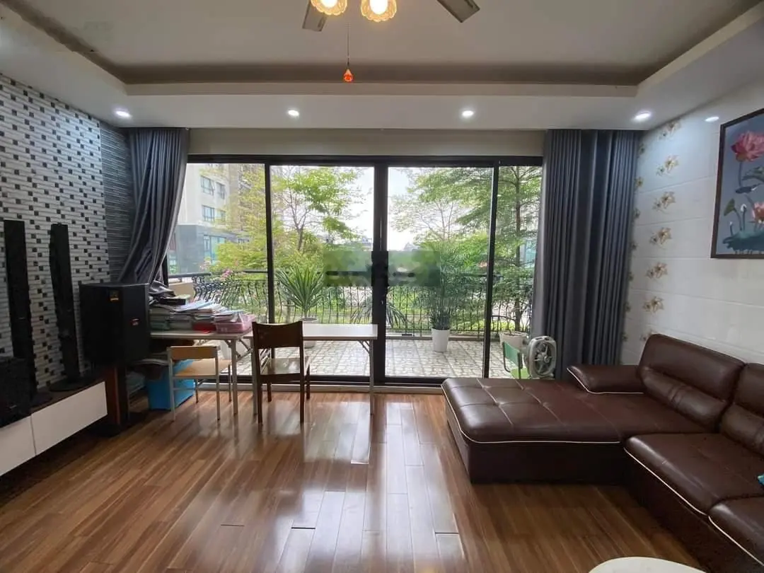 Bán nhà phân lô ngõ 10 phố Nguyễn Văn Huyên 85 m2 4 tầng mặt tiền 5.8 m giá 26 tỷ