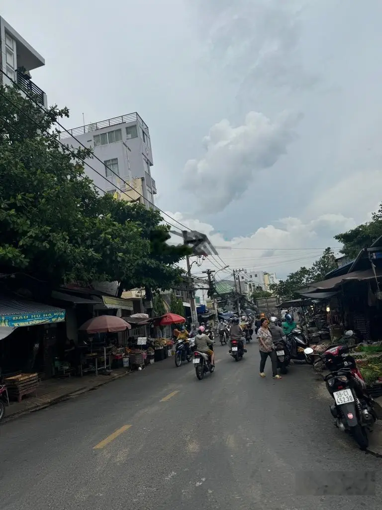 Bán nhà mặt tiền Tôn Thất Thuyết 6 lầu Quận 4