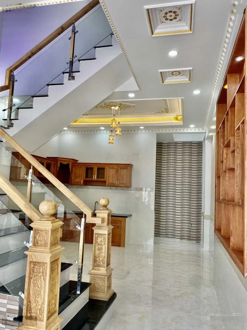 Nhà bán Dĩ An 2 lầu - sổ hồng riêng đã làm hoàn sân ô tô 7 chỗ