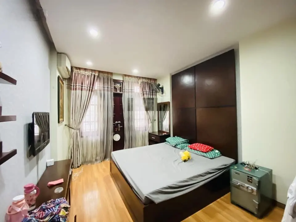Tôi bán nhà mặt phố Phạm Ngọc Thạch Đặng Văn Ngữ 5T 2 mặt đường lớn giá hơn 24 tỷ