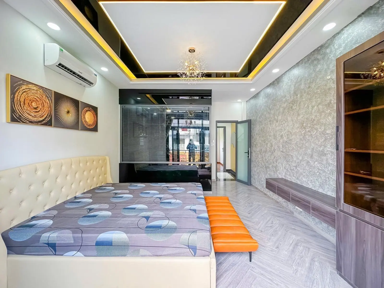 Bán nhà sổ riêng 60m2 hoàn công 3 tầng đầy đủ nói thất gần quận 7 chỉ 300m