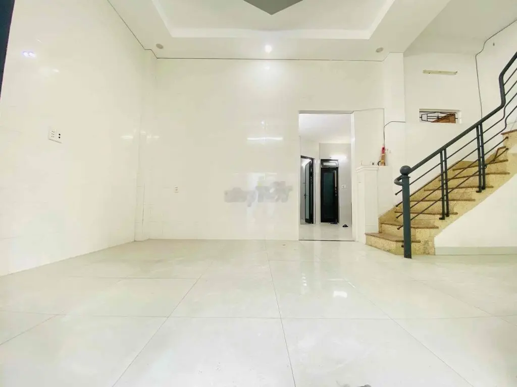 Nhà 2 tầng đường ô tô trần cao vân vào tận nhà, gần hà huy tập