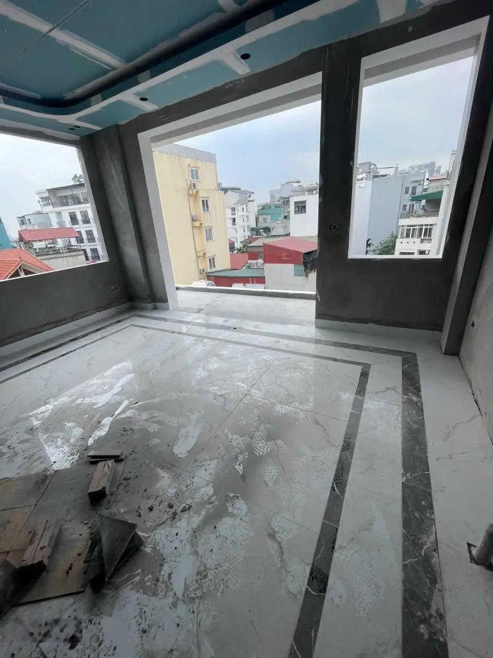 Lạc long quân 51m 7tầng thang máy mt 5.7m lô góc 2 mặt thoáng ô tô 7 chỗ vào thoải mái móng 10 tầng