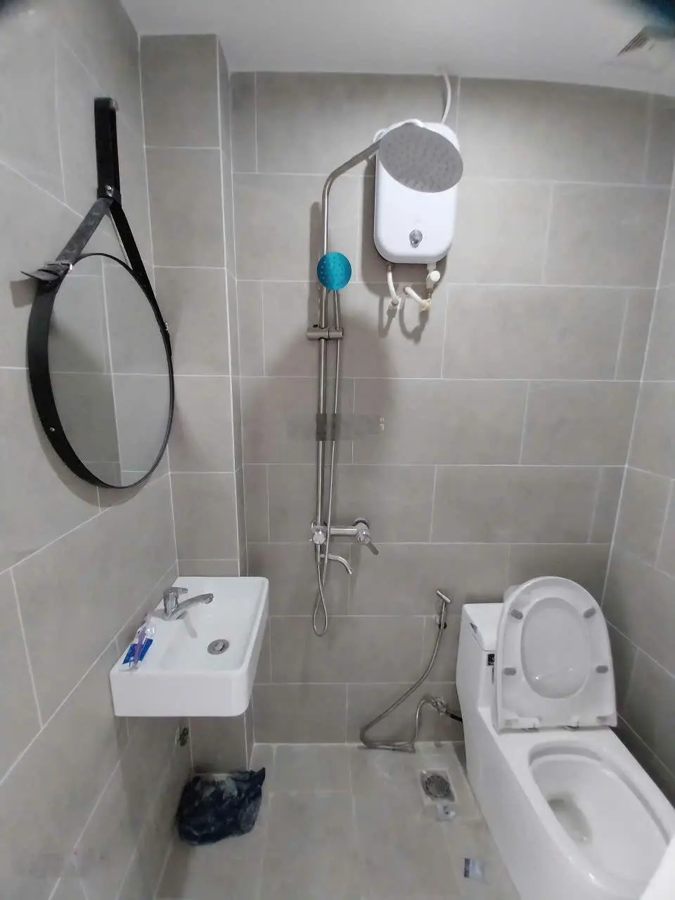 Bán căn hộ dịch vụ mới đẹp ngày sát Hiệp Thành City, 100m2, 12 phòng khép kín, hầm+3 tầng. Hơn 9tỷ