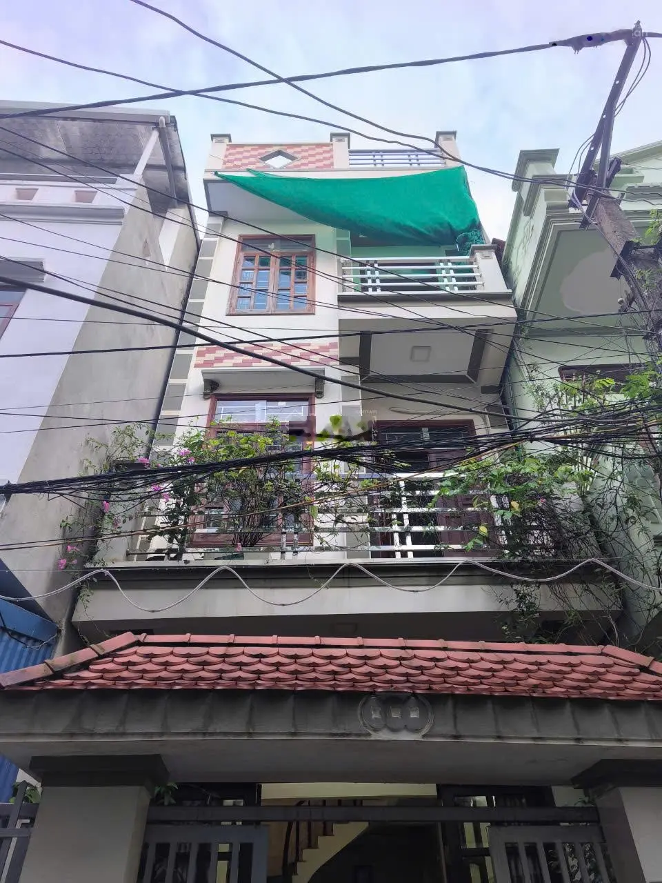 Gia đình tôi cần bán nhà 3 tầng, mặt ngõ 30 phố Lê Hồng Sơn, Cửa Bắc, TP Nam Định