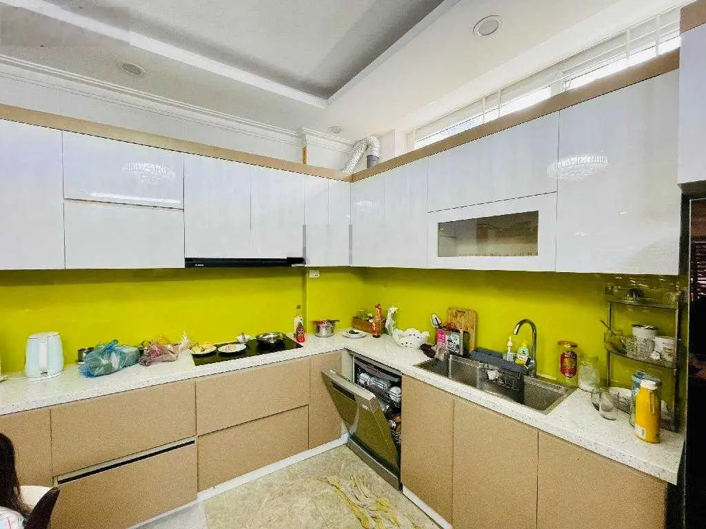 Bán liền kề 60m2 khu đô thị Nam La Khê, tặng toàn bộ nội thất bao gồm cả tivi, tủ lạnh, máy giặt.