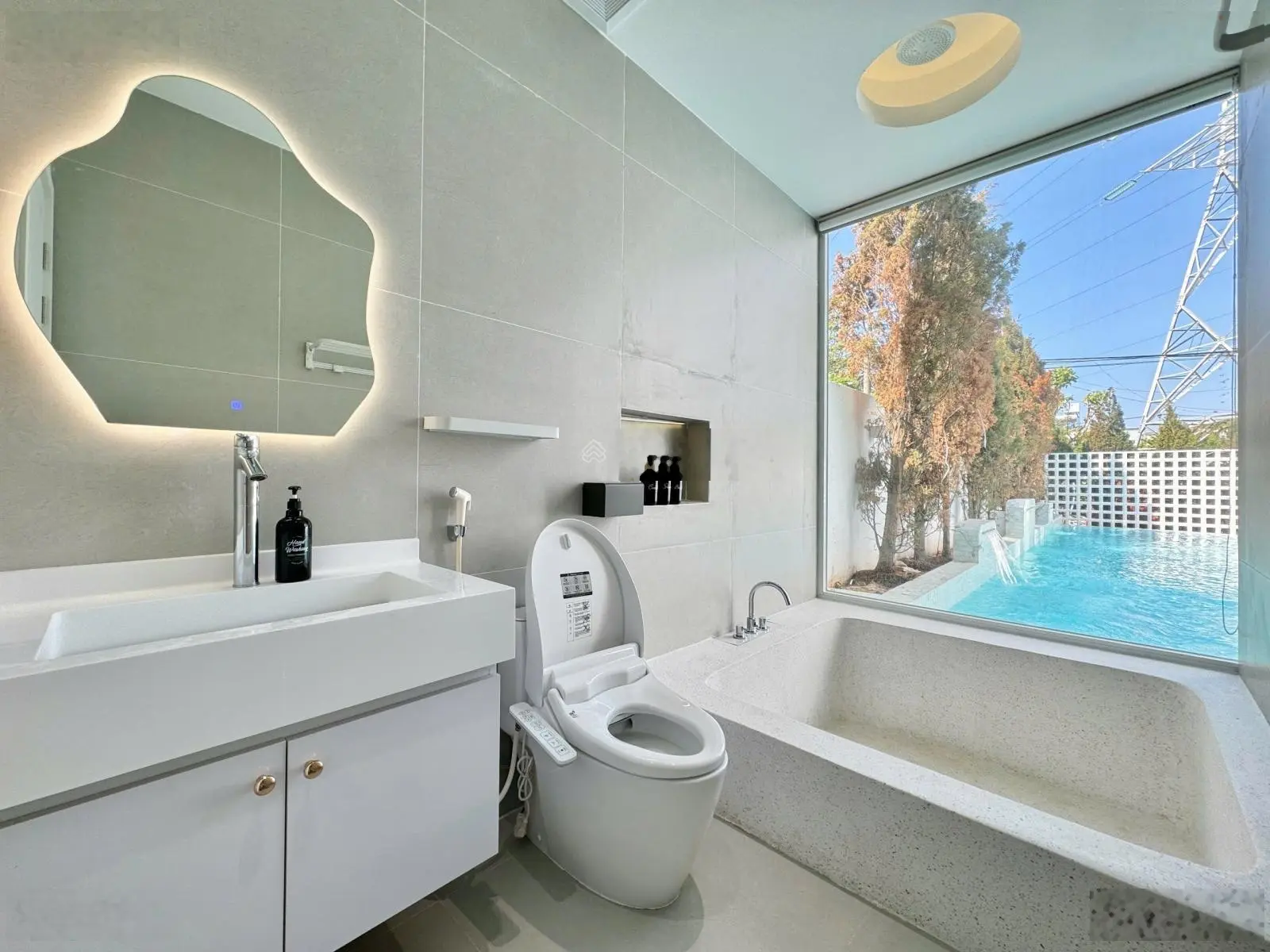 Siêu phẩm villa nghỉ dưỡng 3 MT 2600m2, mới, cạnh sông Hàn, công viên riêng, hồ bơi 50m2, full NT