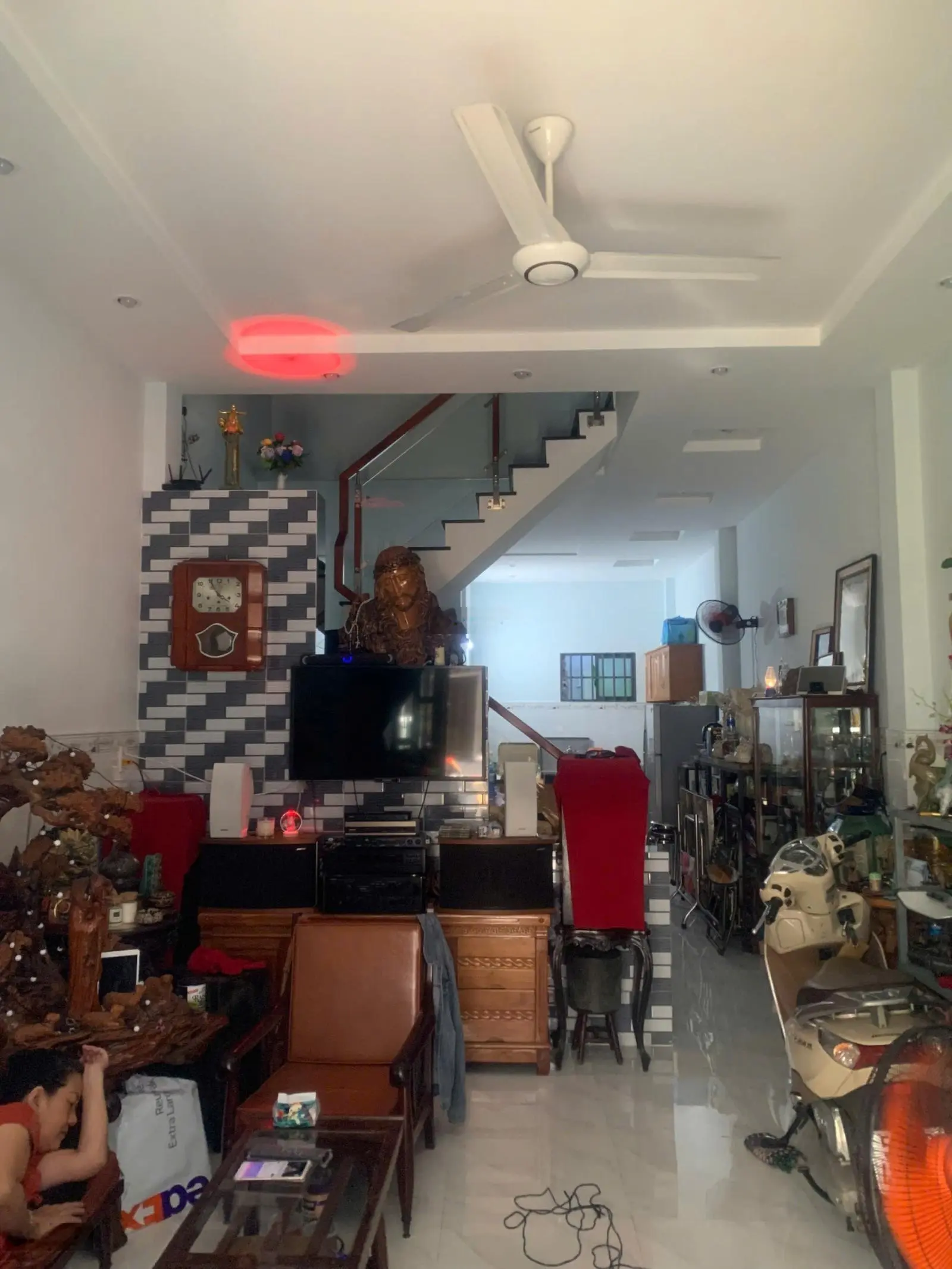Kẹt vốn bán gấp nhà Đồng Đen, phường 10. Tân Bình. Giá 3 tỷ 250. Thuê 13 triệu/tháng. 0904430105