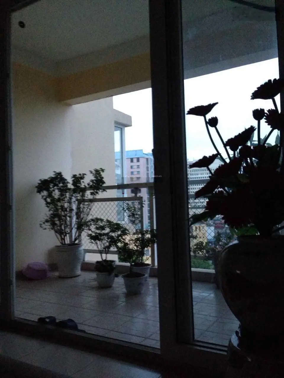 Bán căn hộ chung cư 105 m2,3 PN, tòa mặt đường 172 Ngọc Khánh, 0904 760 ***