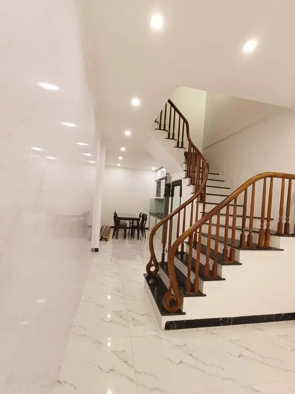 Bán nhà Phố Trạm, Long Biên full nội thất, 3 thoáng DT 44m2x5T giá 6,65tỷ
