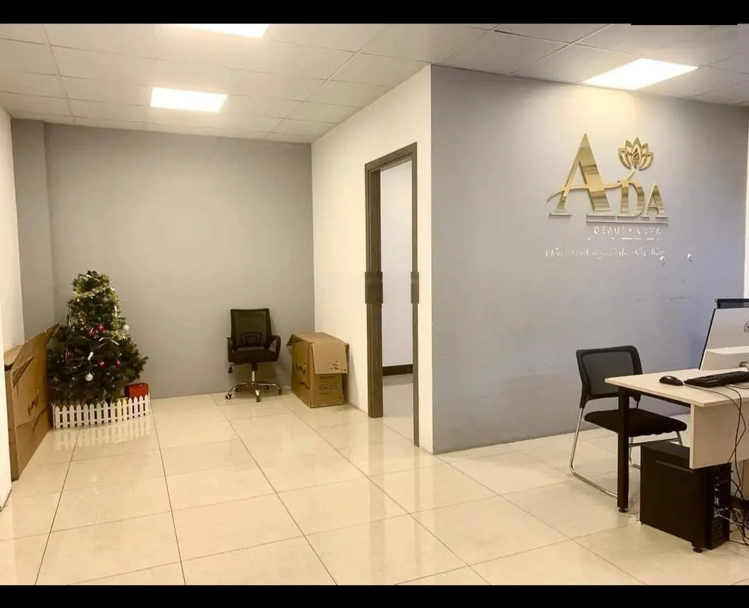 Chính chủ gửi bán nhà mặt phố Khuất Duy Tiến căn góc, 8 tầng thang máy full nội thất