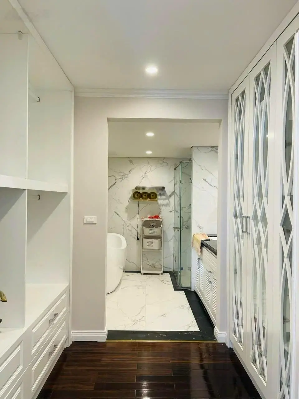 Cần bán gấp căn 3PN, full nội thất, view Hồ Tây dự án D'Leroi Soleil