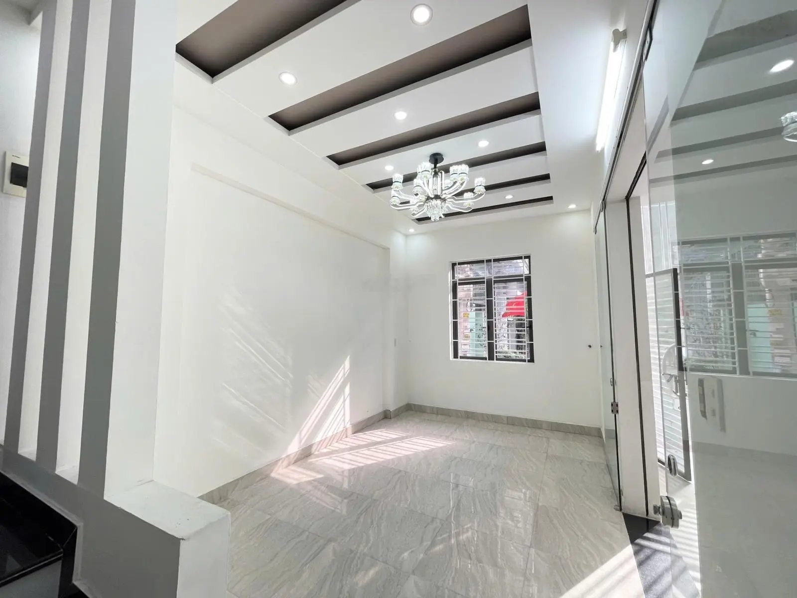 Bán nhà tuyến 2 Lê Duẩn, Kiến An, đường ô tô đỗ cửa