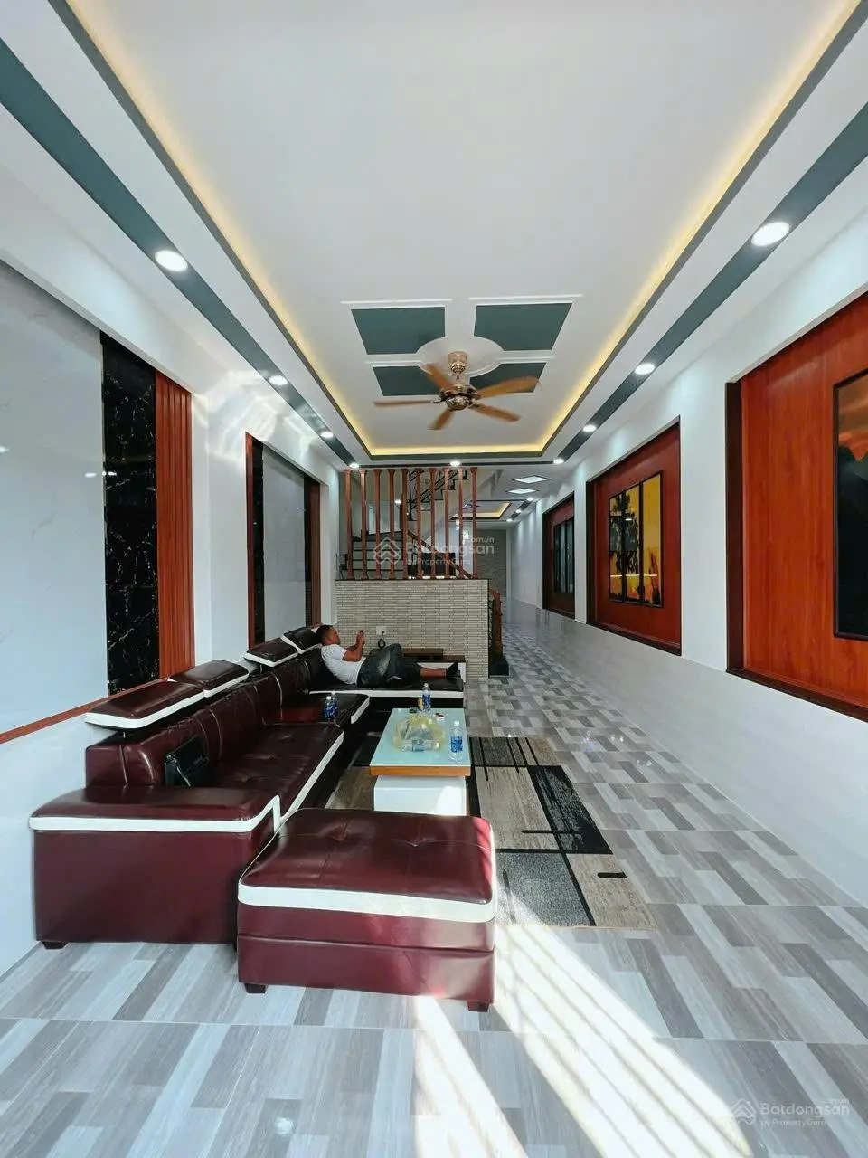Nhà 1 trệt 2 lầu đẹp mới, hoàn công, đang cho thuê 12tr/th Trung tâm Dĩ An